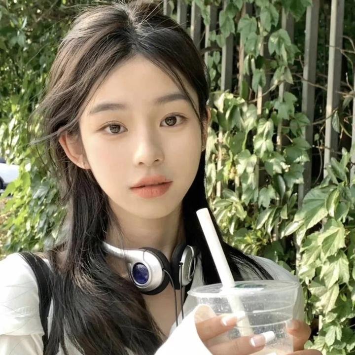 老艺术家孙女又出大瓜：恋爱脑怒怼网友，人设崩塌，一夜之间