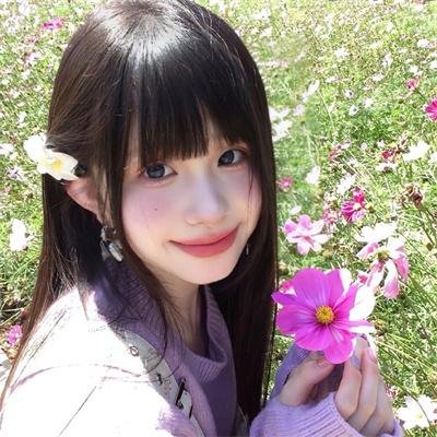 街头实拍：当红小花与前任深夜同框，评论区沦陷
